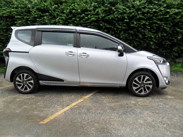 TOYOTA Sienta 2018