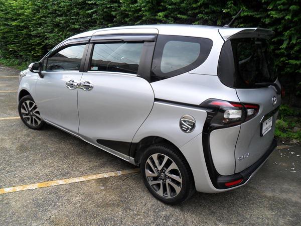 TOYOTA Sienta 2018