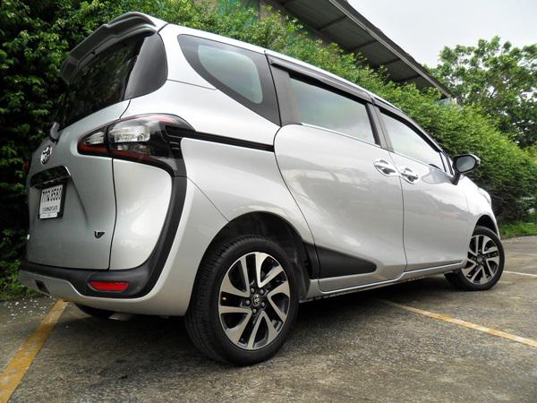TOYOTA Sienta 2018