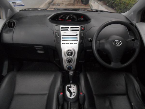 TOYOTA Yaris 2006