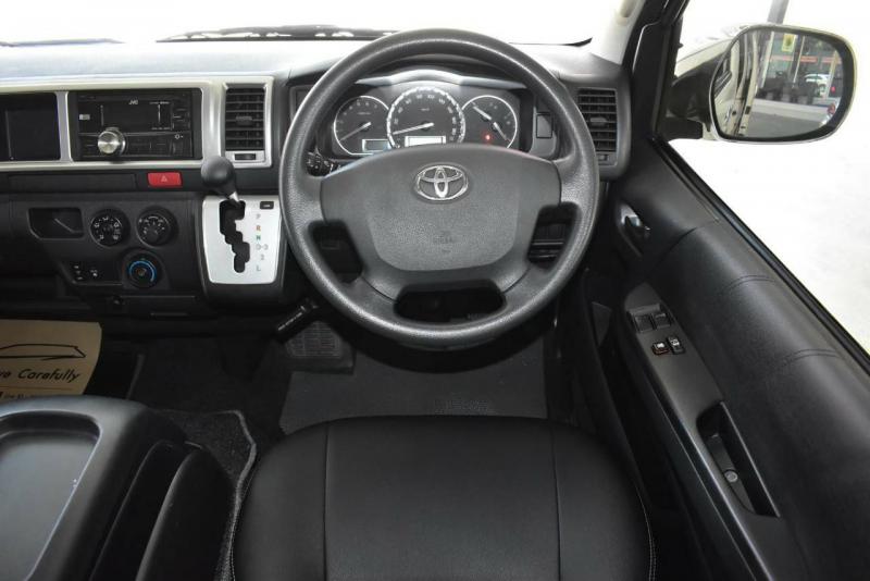 TOYOTA Ventury 2.7G 2015