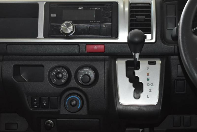TOYOTA Ventury 2.7G 2015