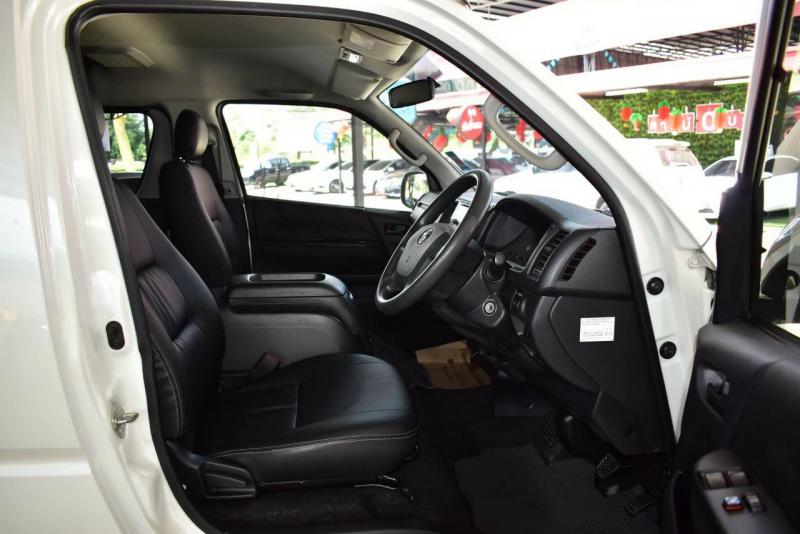 TOYOTA Ventury 2.7G 2015