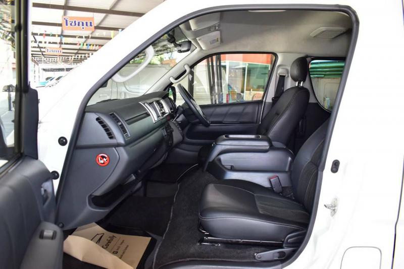 TOYOTA Ventury 2.7G 2015