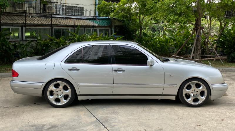 BENZ E230 1996