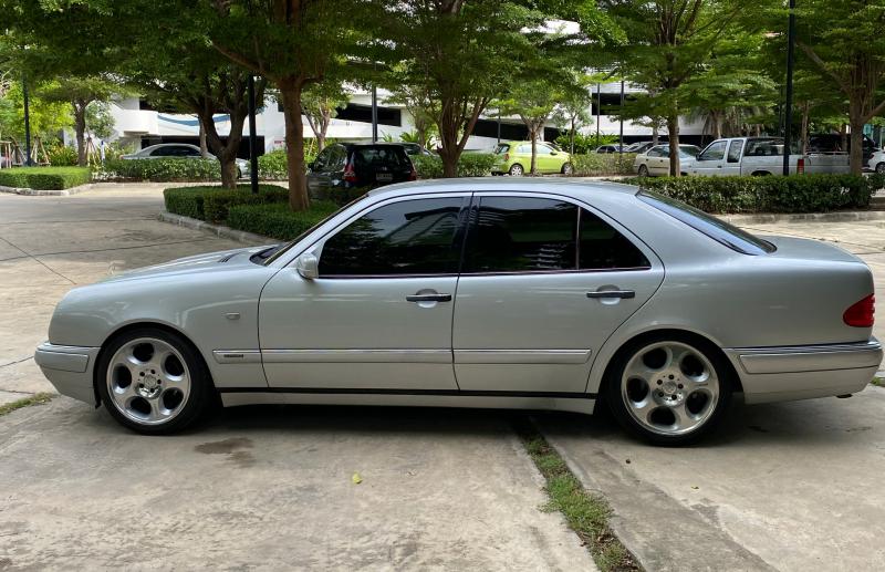 BENZ E230 1996