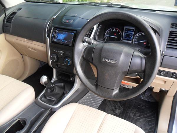 ISUZU Dmax SpaceCab 2012