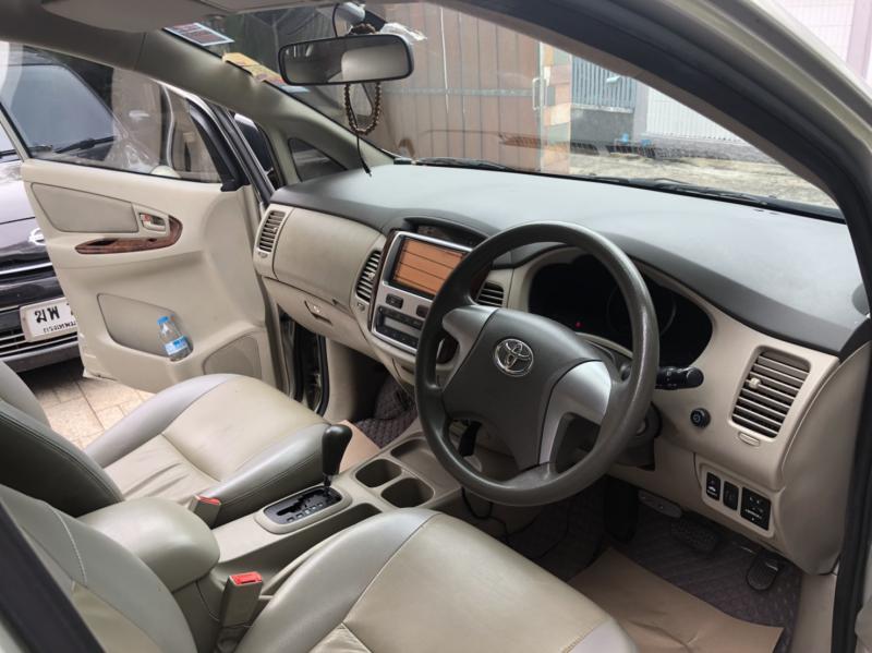 TOYOTA Innova 2.0 G 2012