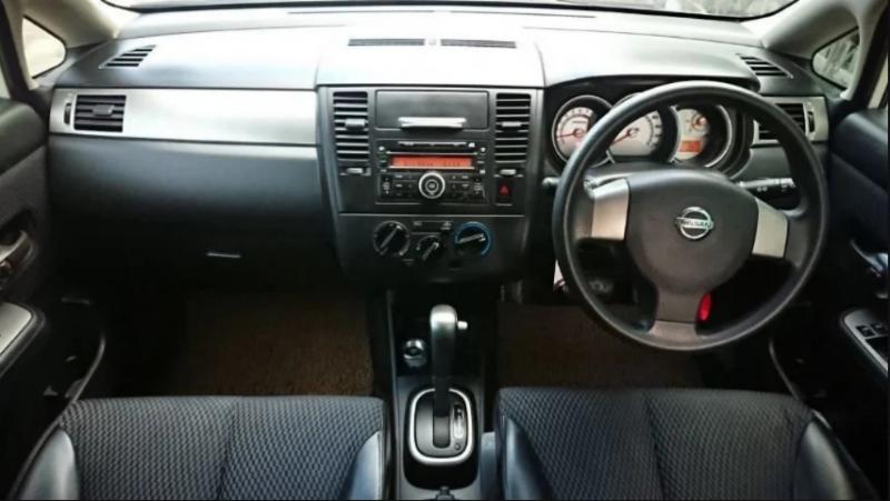 NISSAN Tiida 1.6s 2010