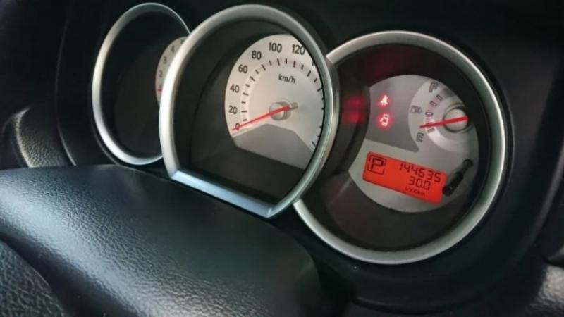 NISSAN Tiida 1.6s 2010