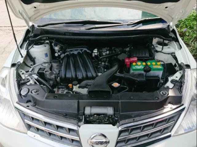 NISSAN Tiida 1.6s 2010