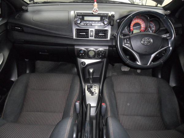 TOYOTA Yaris 2013