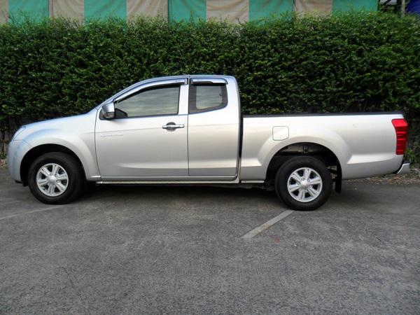 ISUZU Space Cab 2012