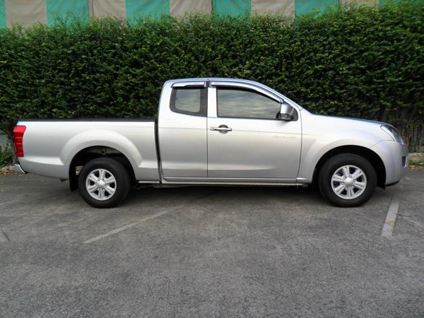 ISUZU Space Cab 2012