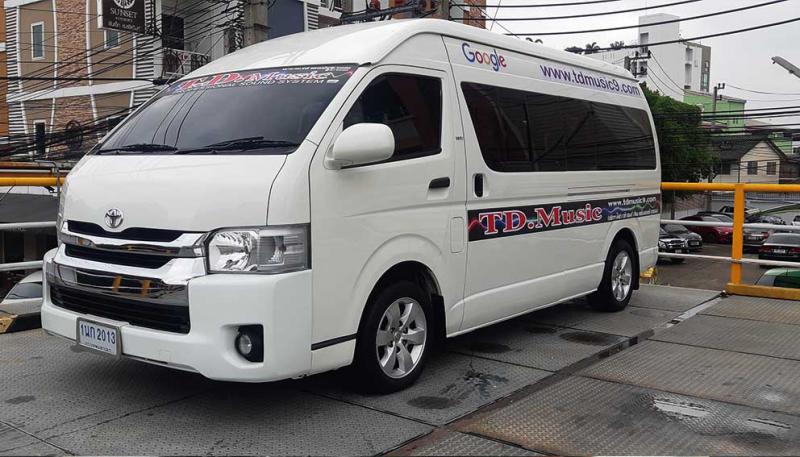 TOYOTA COMMUTER  2.7 2010