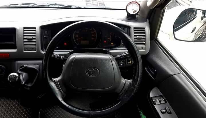 TOYOTA COMMUTER 2.7 2010