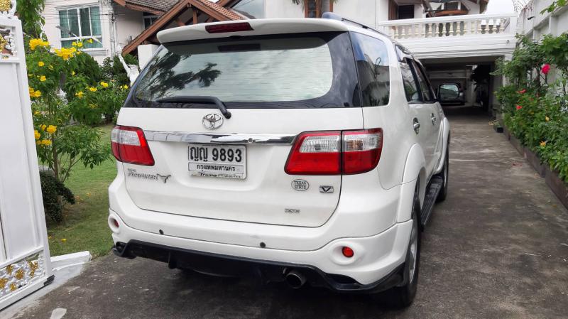 TOYOTA Fortuner 2011