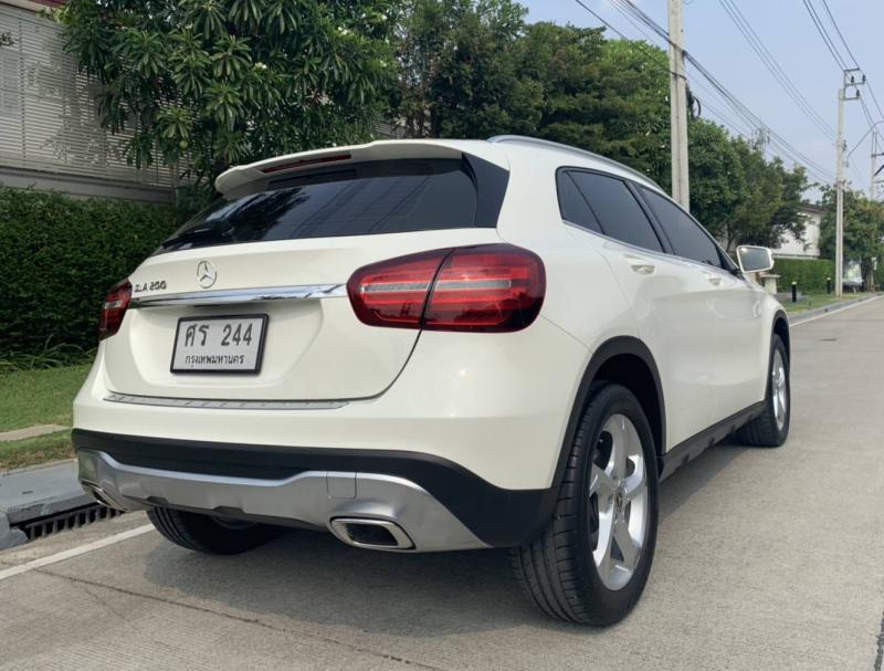 BENZ GLA200 2018