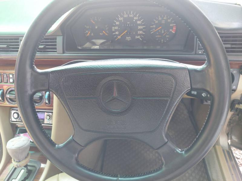 BENZ e220 1992