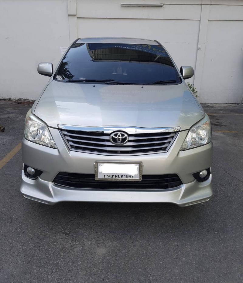 TOYOTA Innova 2013
