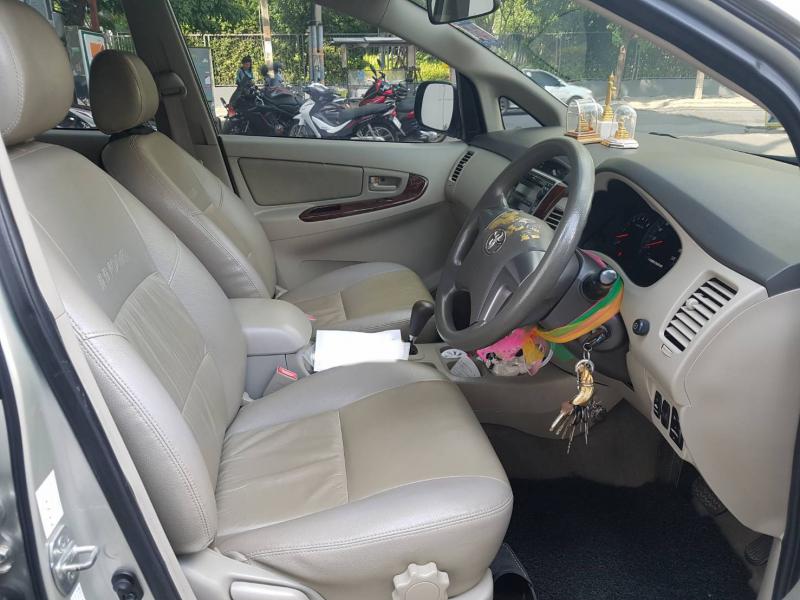TOYOTA Innova 2013