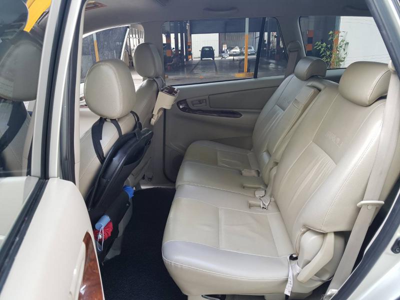 TOYOTA Innova 2013
