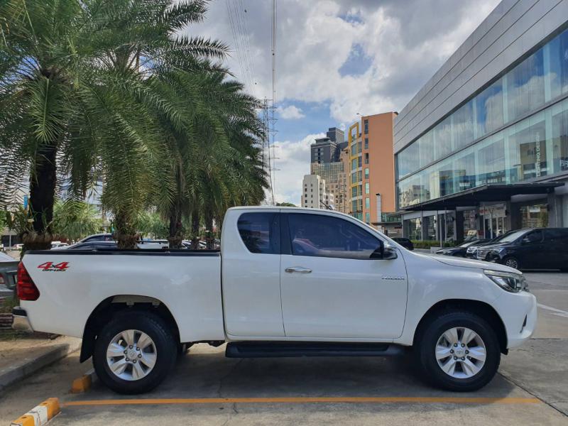 TOYOTA Hilux Revo 2.4E 4WD  2017