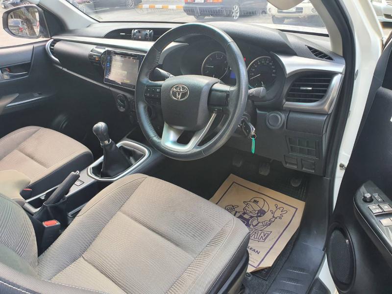 TOYOTA Hilux Revo 2.4E 4WD 2017