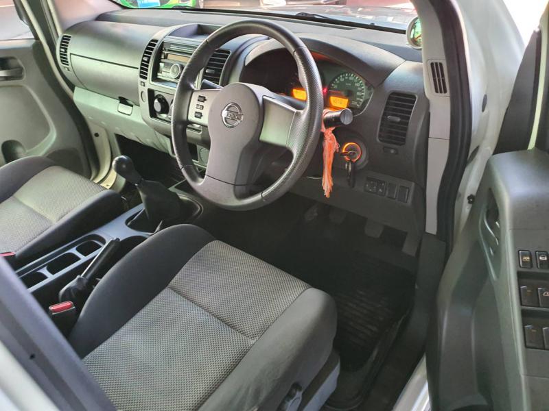 NISSAN Navara 2.5 CALIBRE 4 2012