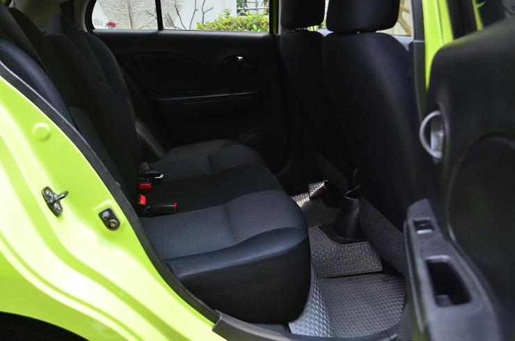 NISSAN V 2011