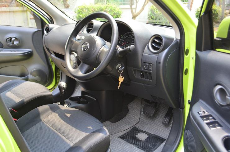 NISSAN V 2011