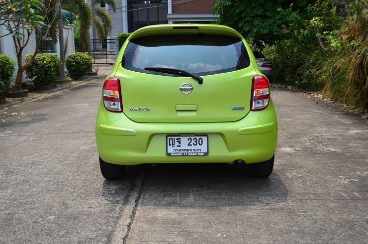 NISSAN V 2011