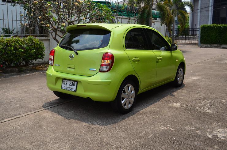 NISSAN V 2011
