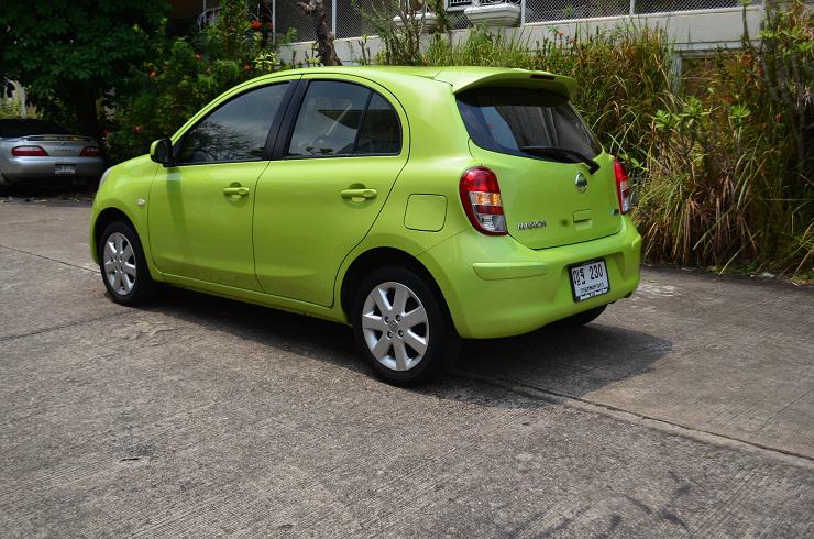 NISSAN V 2011