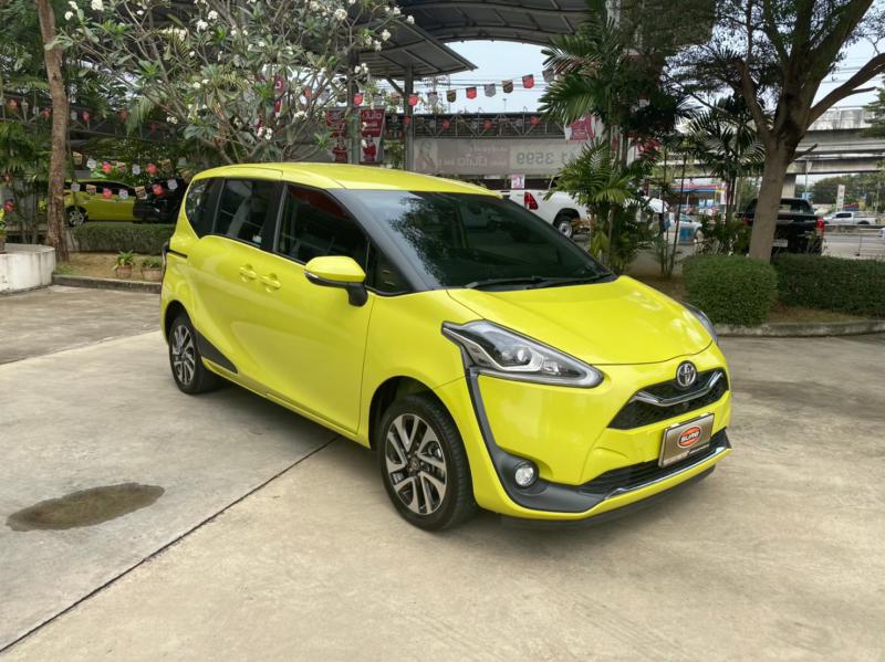 TOYOTA Sienta 1.5 v 2019