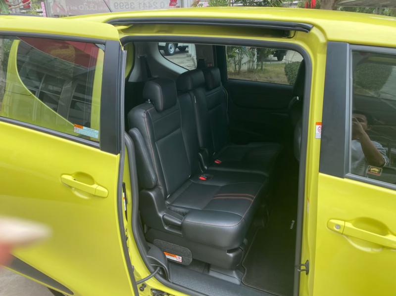 TOYOTA Sienta 1.5 v 2019