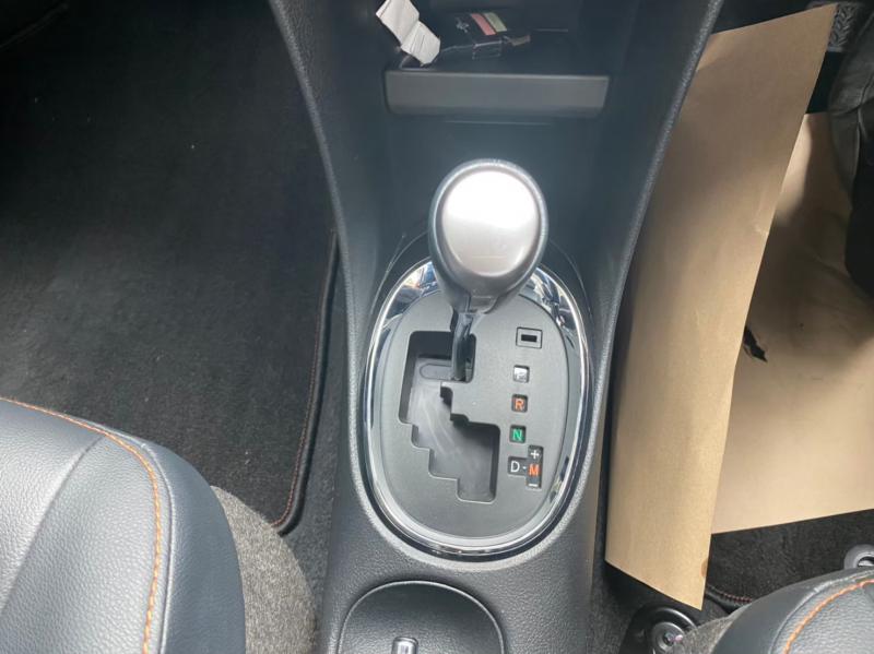 TOYOTA Sienta 1.5 v 2019