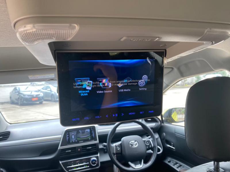 TOYOTA Sienta 1.5 v 2019