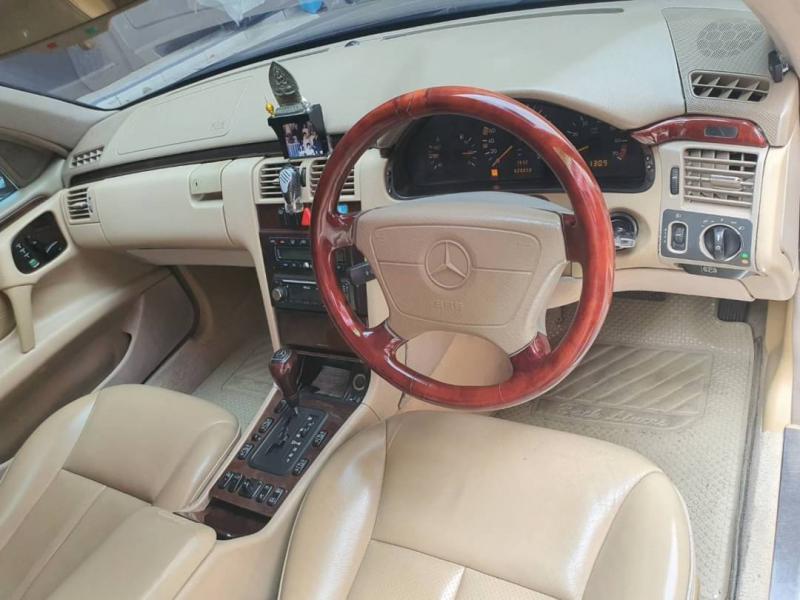 BENZ E230 1999