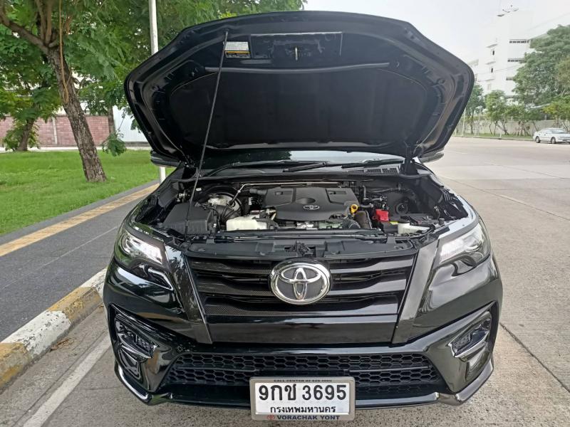 TOYOTA fortuner 2.4v 2019