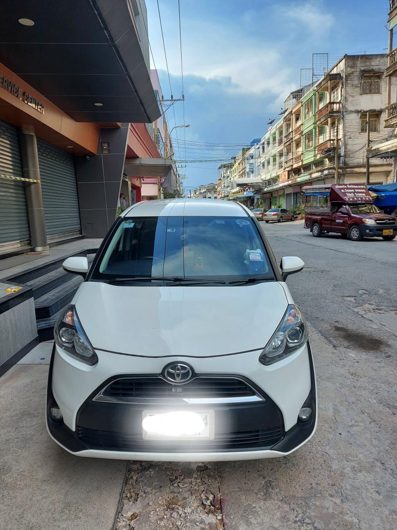 TOYOTA Sienta 2016