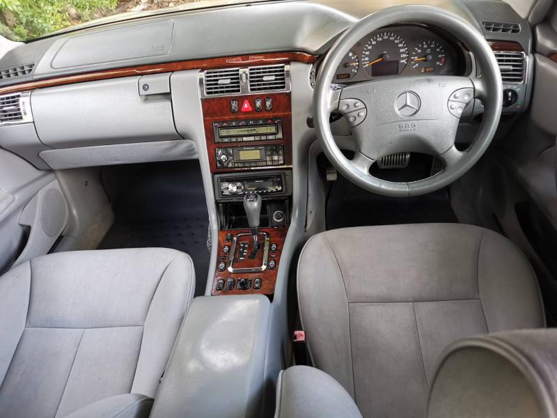 BENZ E240 1999