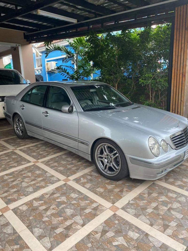 BENZ E240 1999