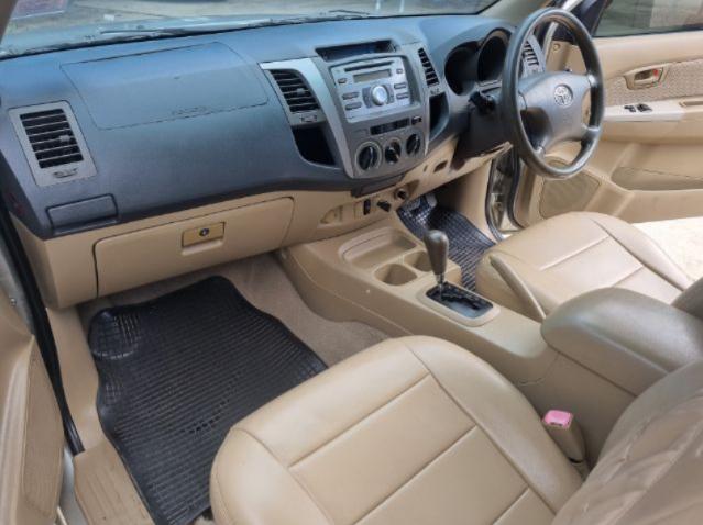 TOYOTA Vigo cab 2.7G 2009