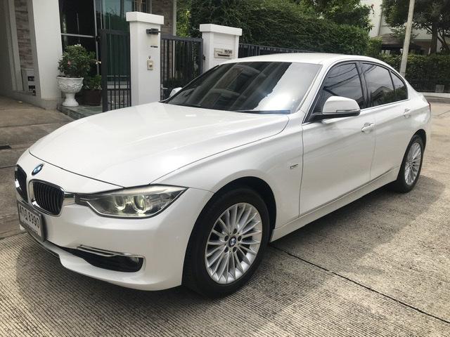 BMW 320i Luxury  2015