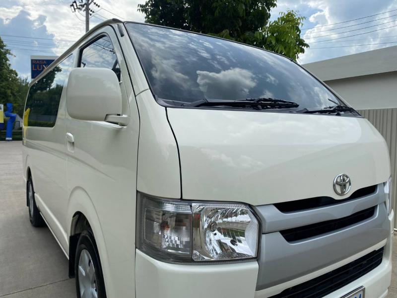 TOYOTA Hiace 2016