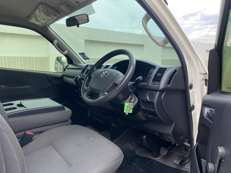 TOYOTA Hiace 2016