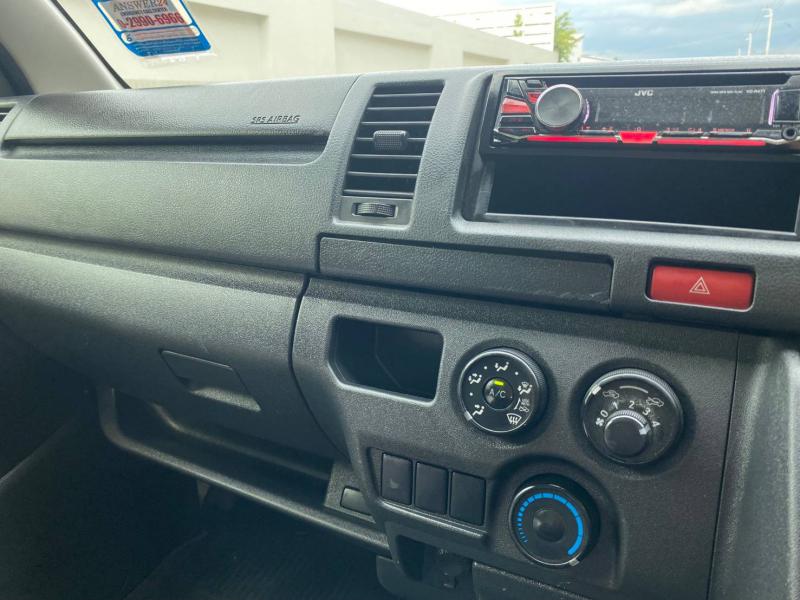 TOYOTA Hiace 2016