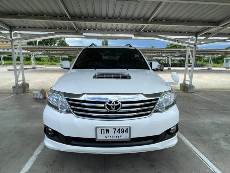 TOYOTA Fortuner 2.5V 2014