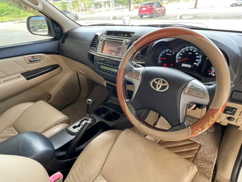 TOYOTA Fortuner 2.5V 2014